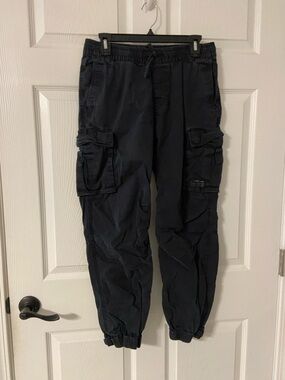 T12a- H&M Black Cargo Jogger Pants